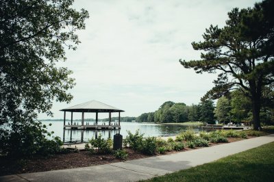 AI-generated travel thumbnail for Fox Lake