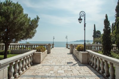 AI-generated travel thumbnail for Francica
