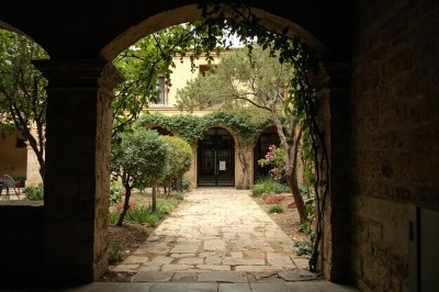 AI-generated travel thumbnail for Fresno Alhándiga