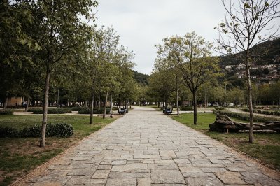AI-generated travel thumbnail for Fuentes de Año