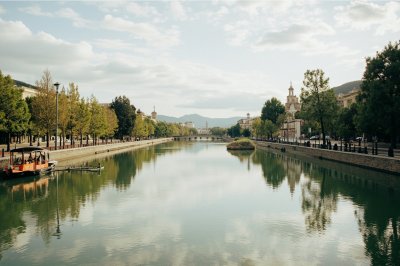AI-generated travel thumbnail for Fuentes de León