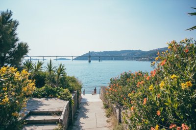 AI-generated travel thumbnail for Gáïos