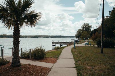 AI-generated travel thumbnail for Gaston