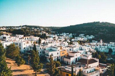 AI-generated travel thumbnail for Gastor El
