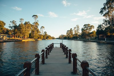 AI-generated travel thumbnail for Gilles Plains