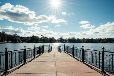 AI-generated travel thumbnail for Glenfield Park