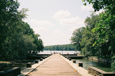 AI-generated travel thumbnail for Gloucester Courthouse