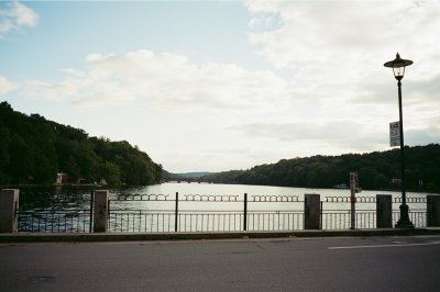 AI-generated travel thumbnail for Goldens Bridge