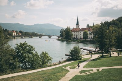 AI-generated travel thumbnail for Gornje Vratno