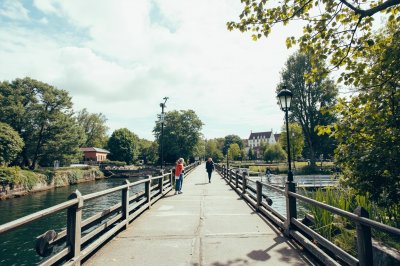 AI-generated travel thumbnail for Gouesnach