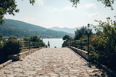 AI-generated travel thumbnail for Gračac