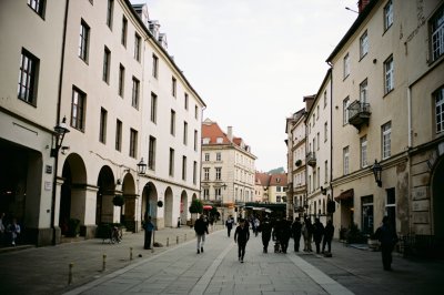 AI-generated travel thumbnail for Gradska četvrt Donji grad