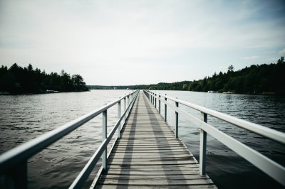 AI-generated travel thumbnail for Greater Lakeburn