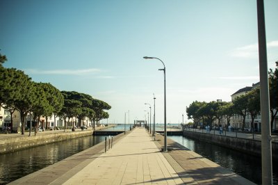 AI-generated travel thumbnail for Guidel-Plage