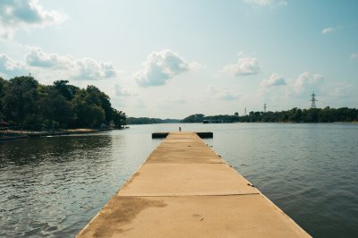 AI-generated travel thumbnail for Guider