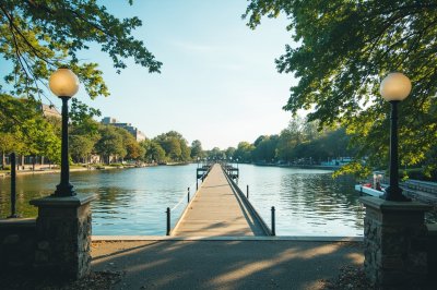 AI-generated travel thumbnail for Gurnee