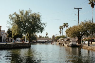 AI-generated travel thumbnail for Gustine