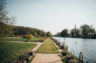 AI-generated travel thumbnail for Guyonvelle