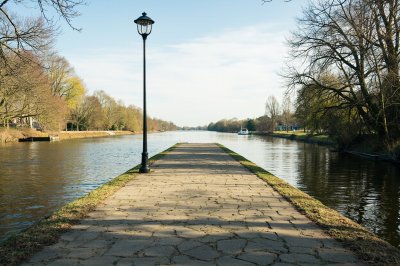 AI-generated travel thumbnail for Haarlemmerliede