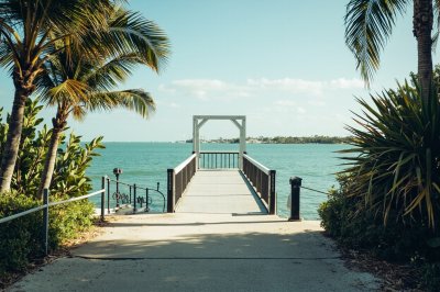 AI-generated travel thumbnail for Hallandale Beach
