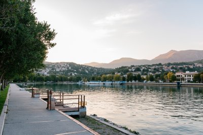 AI-generated travel thumbnail for Hamedan