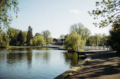 AI-generated travel thumbnail for Heeze