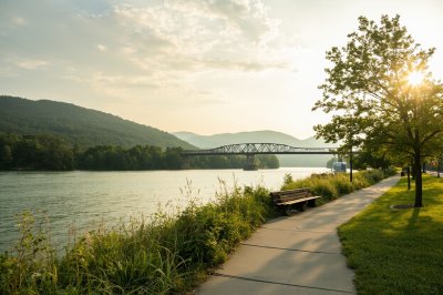 AI-generated travel thumbnail for Hinton