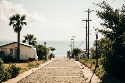 AI-generated travel thumbnail for Hinvi
