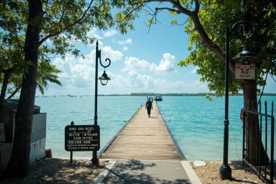 AI-generated travel thumbnail for Hithadhoo