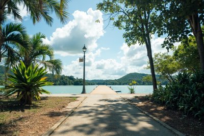 AI-generated travel thumbnail for Holguín
