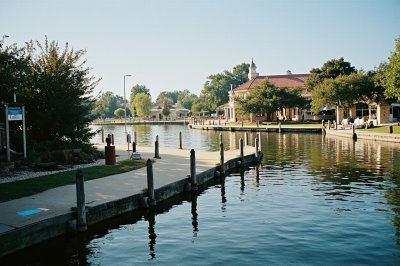 AI-generated travel thumbnail for Holiday Lakes