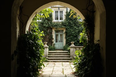 AI-generated travel thumbnail for Hundsheim