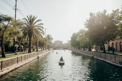 AI-generated travel thumbnail for Idkū