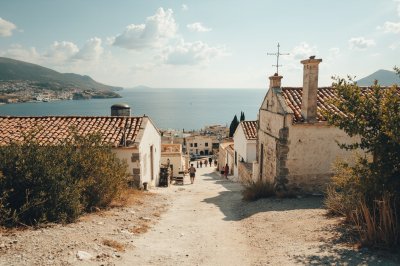 AI-generated travel thumbnail for Irákleion