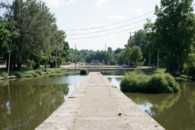AI-generated travel thumbnail for Işalniţa