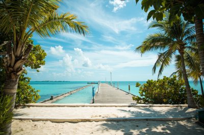 AI-generated travel thumbnail for Isla Mujeres