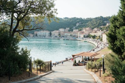 AI-generated travel thumbnail for Isola del Giglio