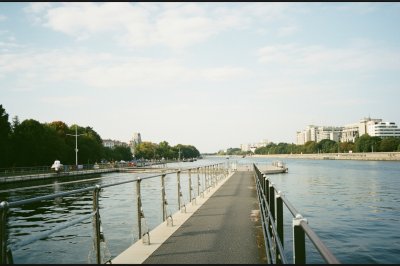 AI-generated travel thumbnail for Issy-les-Moulineaux