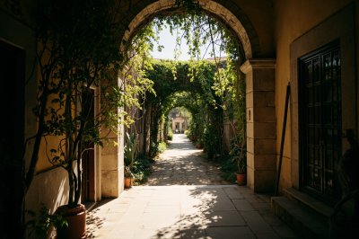 AI-generated travel thumbnail for Italó