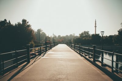 AI-generated travel thumbnail for Izadshahr