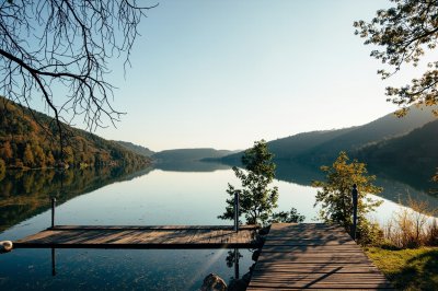 AI-generated travel thumbnail for Izlake
