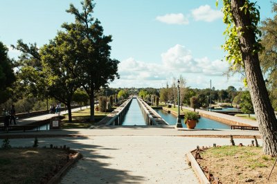 AI-generated travel thumbnail for Jardines del Hipódromo