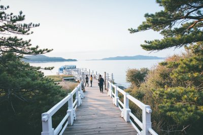 AI-generated travel thumbnail for Jindo-gun