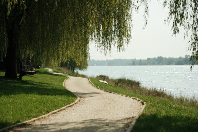 AI-generated travel thumbnail for Józefów nad Wisłą
