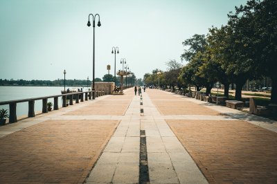 AI-generated travel thumbnail for Kadi