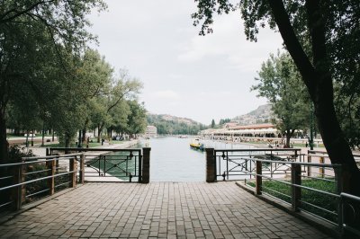 AI-generated travel thumbnail for Karakoçan