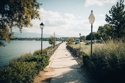 AI-generated travel thumbnail for Karlıova