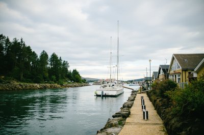 AI-generated travel thumbnail for Karlsøy
