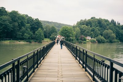 AI-generated travel thumbnail for Kasbach-Ohlenberg