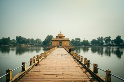 AI-generated travel thumbnail for Kasrawad
